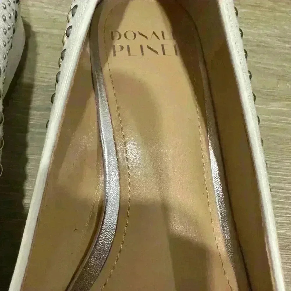 Donald J Pliner Dora Jeweled white Ballerina Flat 6.5 - Picture 2 of 4
